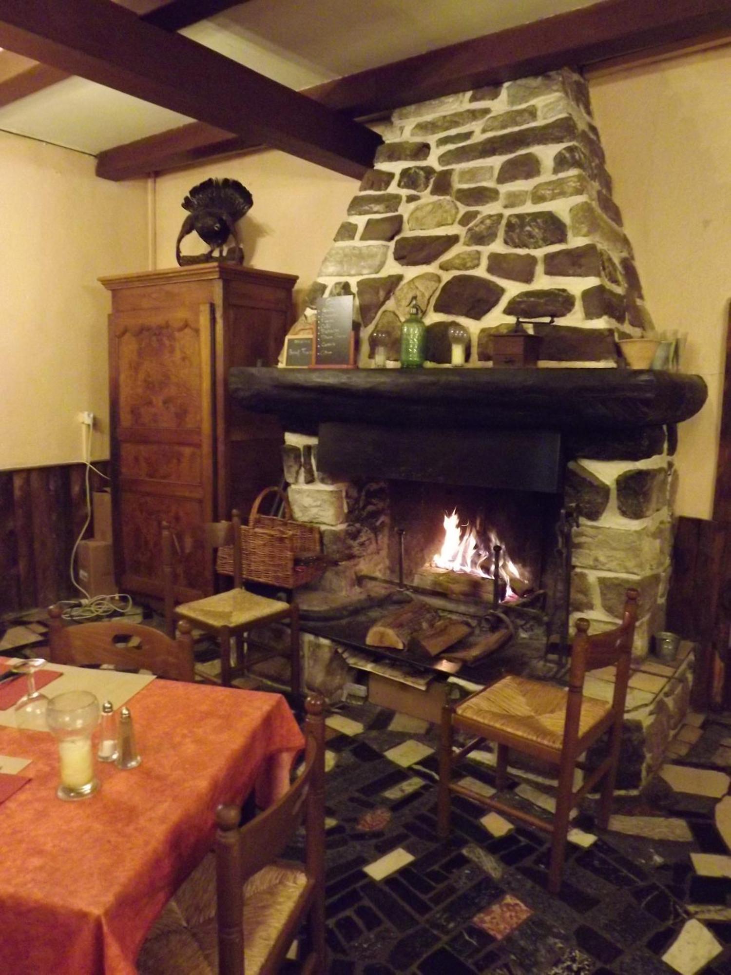 Auberge La Bergerie Sainte-Marie-de-Campan Exterior photo